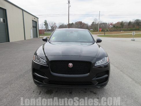 Used 2020 Jaguar F-PACE Premium image 8