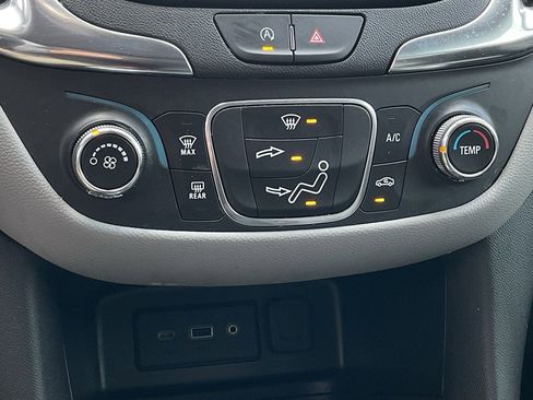 Used 2024 Chevrolet Equinox LS image 33