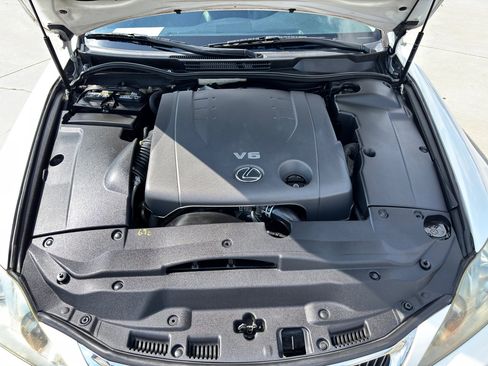 Used 2010 Lexus IS 250C image 18