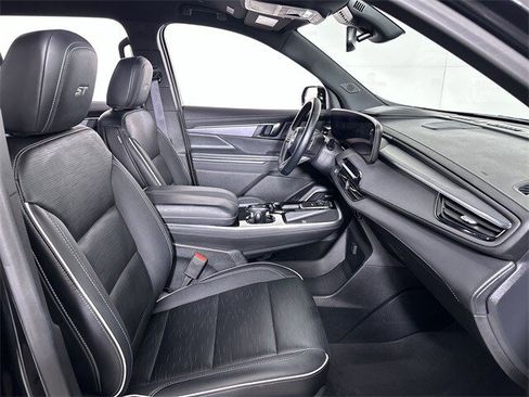 Used 2025 Buick Enclave Sport Touring image 29