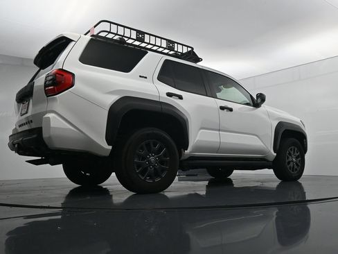 Used 2025 Toyota 4Runner SR5 AWD/4WD image 38