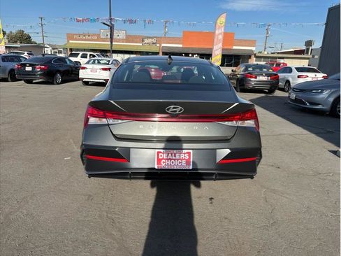 Used 2025 Hyundai Elantra SEL FWD image 9