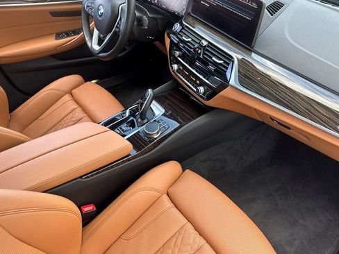 Certified 2023 BMW 530e xDrive w/ Convenience Package image 32