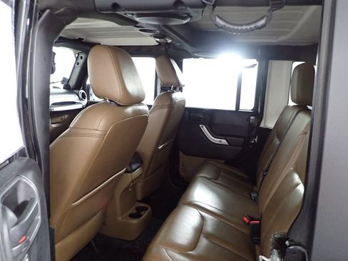 Used 2014 Jeep Wrangler Unlimited Rubicon w/ Dual Top Group AWD/4WD image 29