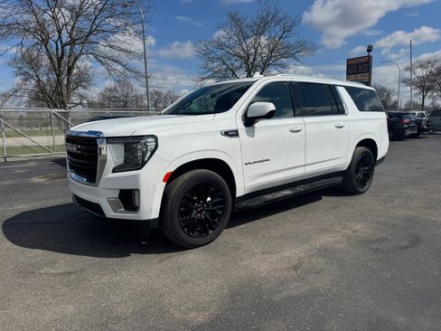Used 2024 GMC Yukon XL SLE w/ Gmc Pro Safety Plus Package AWD/4WD image 2