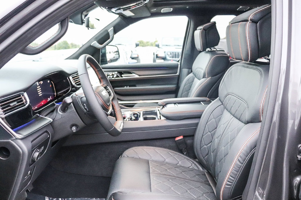 New 2026 Jeep Grand Wagoneer L Summit AWD/4WD image 21