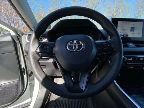 Used 2023 Toyota RAV4 LE image 28