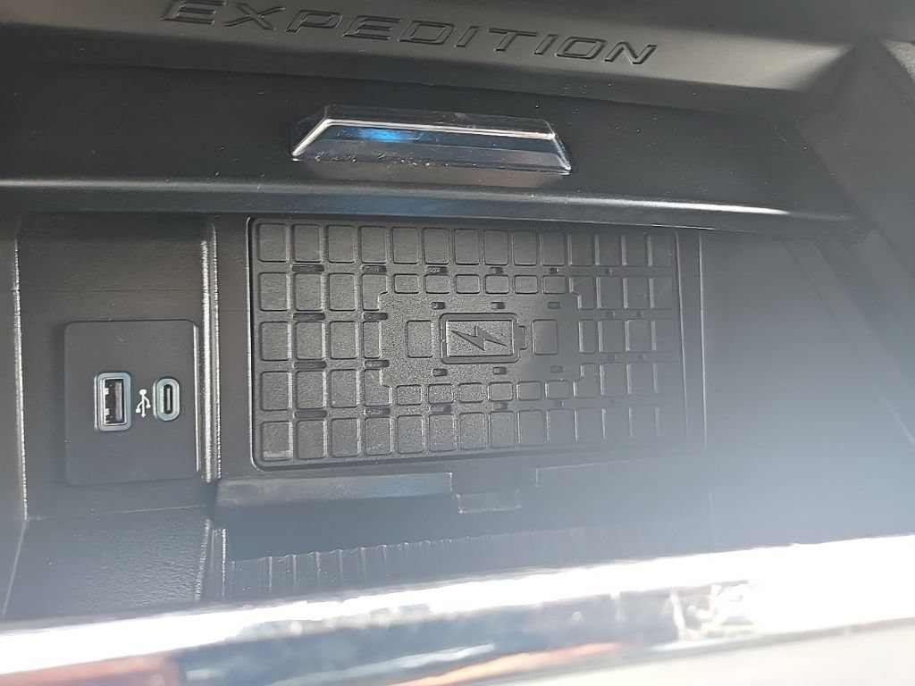 Used 2024 Ford Expedition XLT AWD/4WD image 18