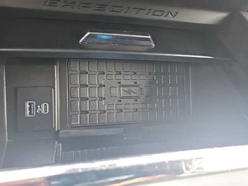 Used 2024 Ford Expedition XLT AWD/4WD image 18