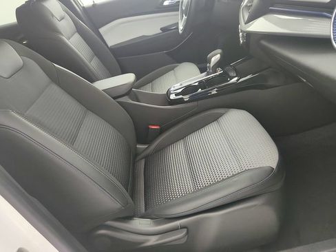 Used 2025 Chevrolet Trax LT w/ Driver Confidence Package FWD image 30