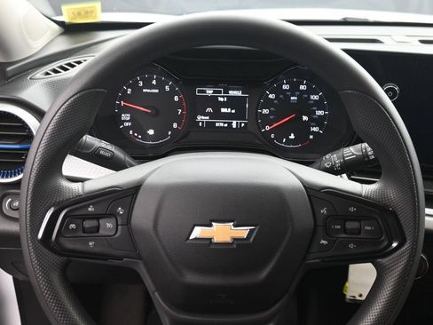Certified 2025 Chevrolet Trax LS w/ LS Convenience Package FWD image 9