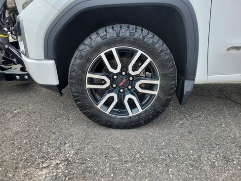Used 2020 GMC Sierra 1500 AT4 w/ AT4 Preferred Package AWD/4WD image 12