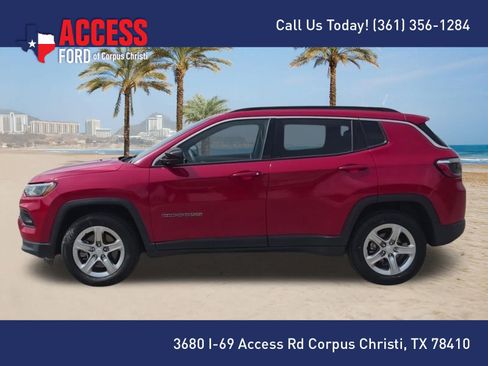 Used 2024 Jeep Compass Latitude AWD/4WD image 5