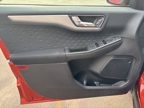 Used 2020 Ford Escape SE image 21