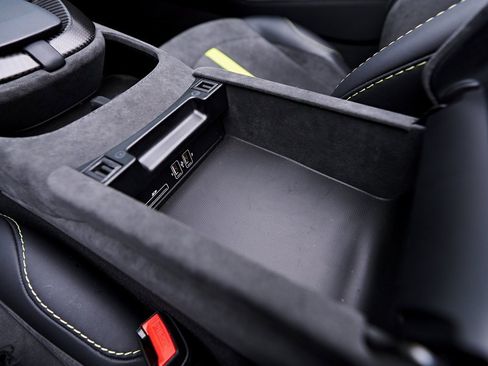 Used 2023 Aston Martin V8 Vantage Roadster image 65