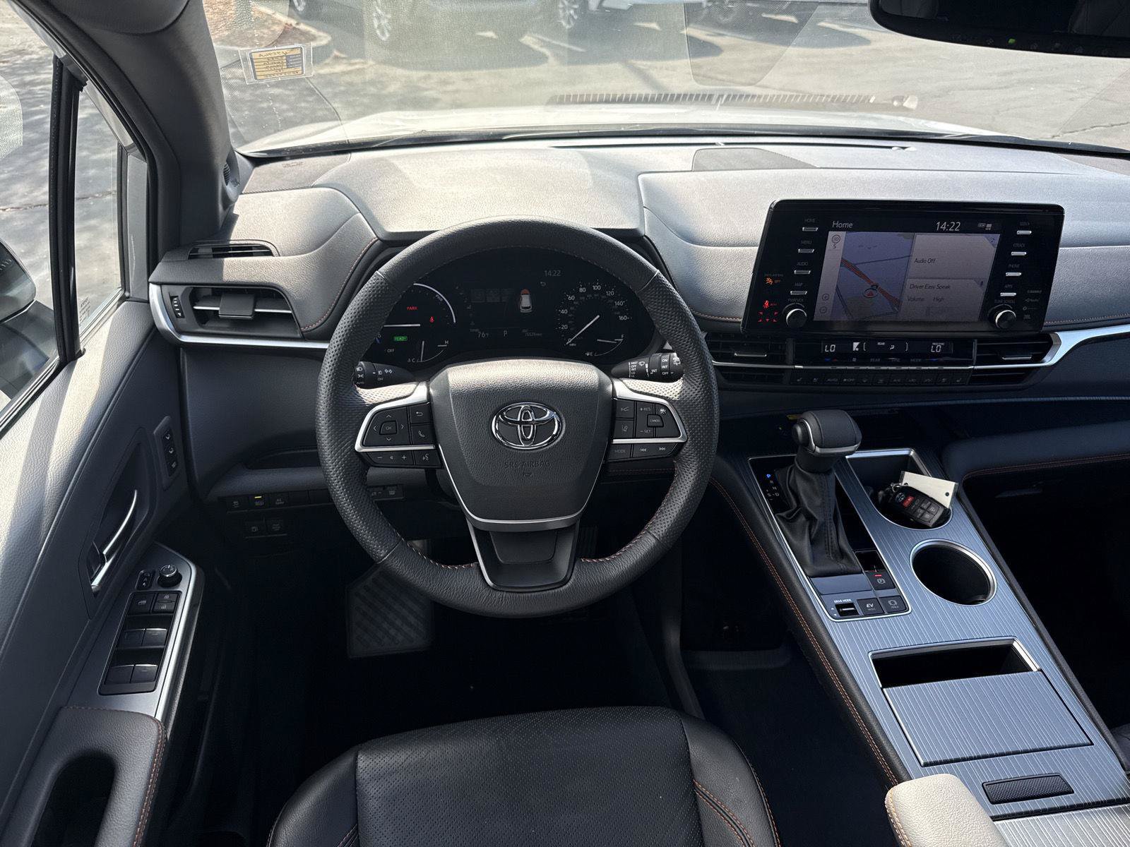 Used 2024 Toyota Sienna XSE w/ XSE Premium Package FWD image 21