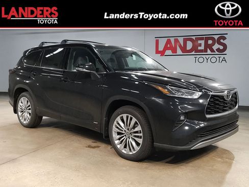 New 2026 Toyota Highlander Platinum AWD/4WD image 1
