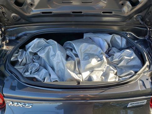 Used 2017 MAZDA MX-5 Miata RF Grand Touring RWD image 12