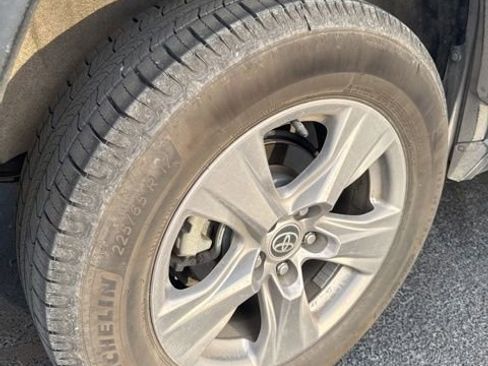 Used 2022 Toyota RAV4 XLE image 5