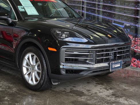 Used 2024 Porsche Cayenne AWD/4WD image 2