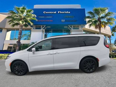 Used 2021 Chrysler Pacifica Touring-L w/ Premium & Safety Sphere Group FWD image 8