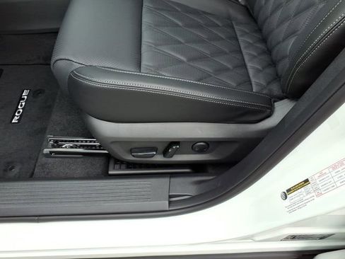New 2026 Nissan Rogue Platinum image 7