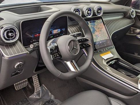 Used 2025 Mercedes-Benz GLC 300 4MATIC image 3