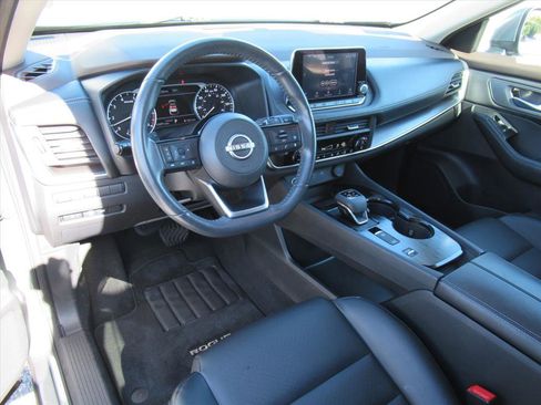 Used 2023 Nissan Rogue SV w/ SV Premium B Package image 14