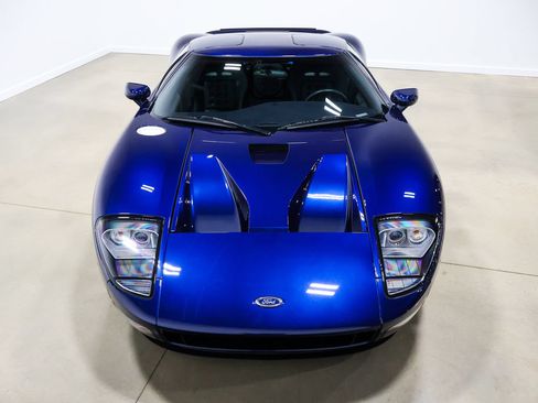 Used 2005 Ford GT RWD image 18