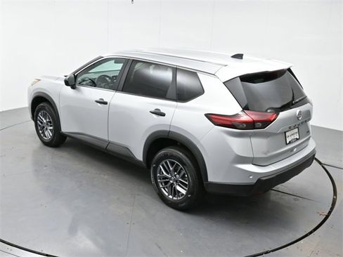 Used 2024 Nissan Rogue S image 35