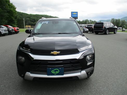 Used 2023 Chevrolet TrailBlazer LT FWD image 2