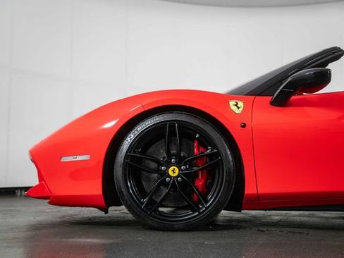 Used 2018 Ferrari 488 Spider RWD image 12