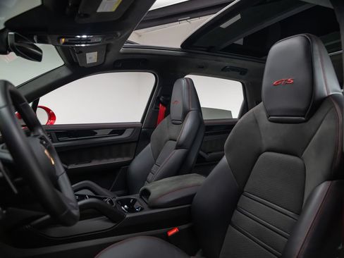 Used 2025 Porsche Cayenne GTS AWD/4WD image 17