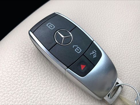 Used 2021 Mercedes-Benz GLB 250 GLB 250 image 15