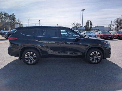 Used 2023 Toyota Highlander XLE image 7