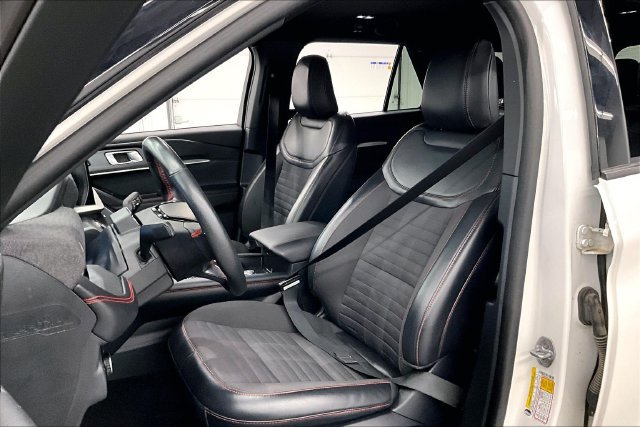 Used 2025 Ford Explorer ST-Line w/ ST-Line Street Pack AWD/4WD image 23