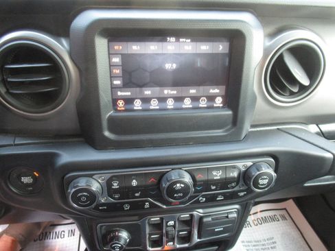 Used 2021 Jeep Gladiator Sport AWD/4WD image 23