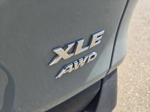 Used 2020 Toyota RAV4 XLE w/ XLE Grade Weather Package AWD/4WD image 10