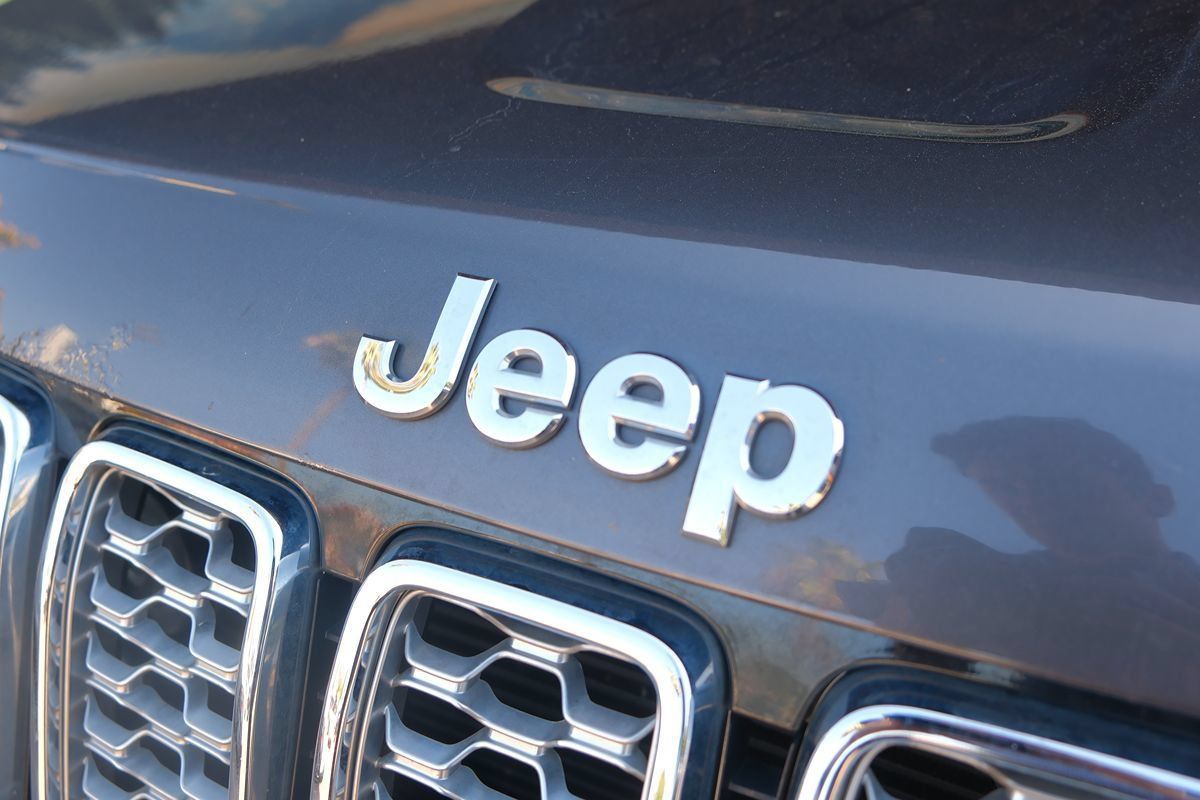 Used 2018 Jeep Grand Cherokee Summit w/ Skid Plate Group AWD/4WD image 47
