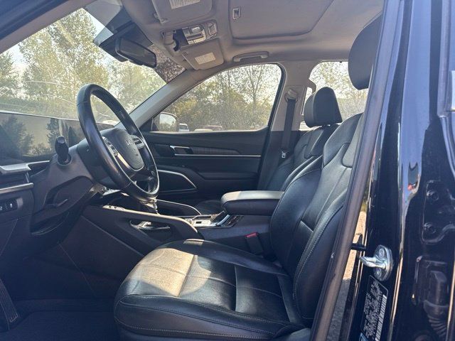 Used 2024 Kia Telluride EX w/ EX Captain's Chair Package AWD/4WD image 4