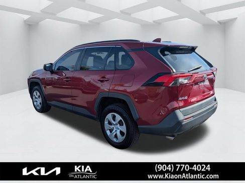 Used 2020 Toyota RAV4 LE FWD image 5