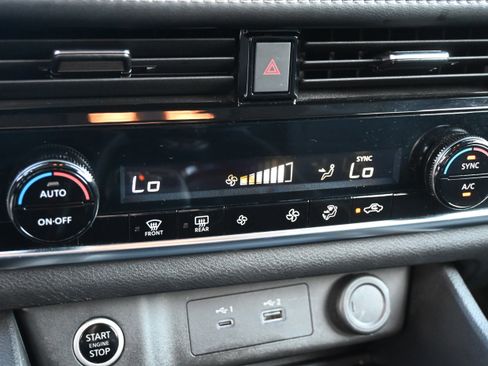 Used 2023 Nissan Rogue SV image 21