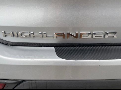 Used 2021 Toyota Highlander XLE AWD/4WD image 7