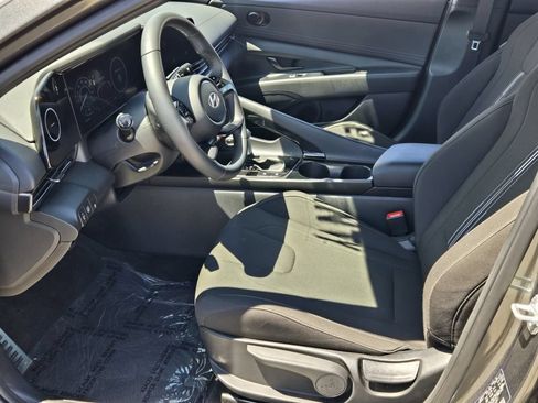 Certified 2025 Hyundai Elantra SEL w/ Cargo Package FWD image 10