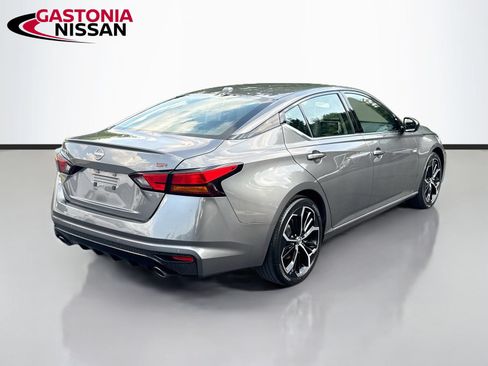 Used 2024 Nissan Altima 2.5 SR FWD image 9