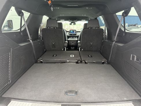 Used 2023 Chevrolet Suburban Premier image 43