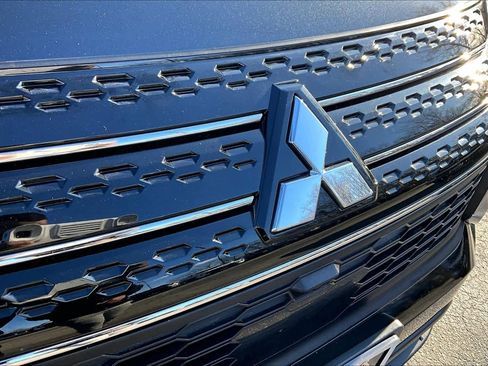 Used 2023 Mitsubishi Outlander ES image 28