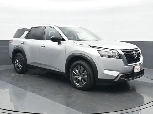 Used 2024 Nissan Pathfinder S image 9