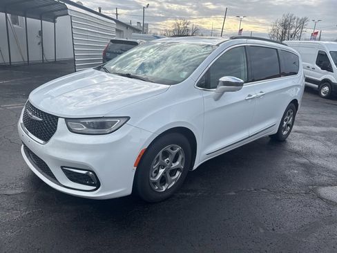 Used 2022 Chrysler Pacifica Limited image 49