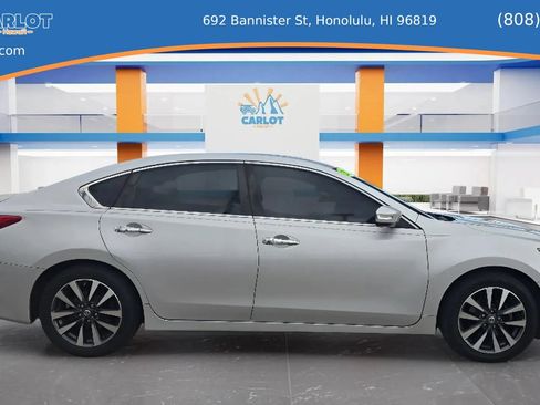 Used 2017 Nissan Altima 2.5 SL w/ 2.5 Technology Package FWD image 2